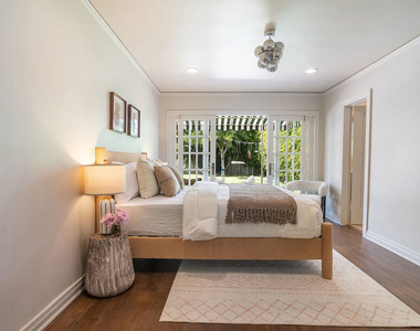 121 S Poinsettia Place - Photo Thumbnail 30