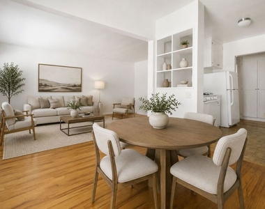 8551 Holloway Drive - Photo Thumbnail 2