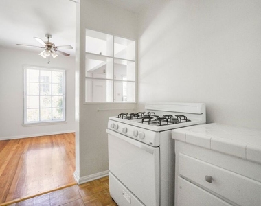 8551 Holloway Drive - Photo Thumbnail 4