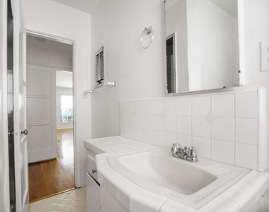 8551 Holloway Drive - Photo Thumbnail 7