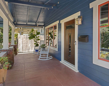 124 S Hobart Boulevard - Photo Thumbnail 3