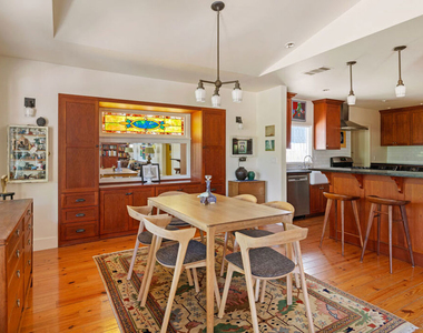 124 S Hobart Boulevard - Photo Thumbnail 9
