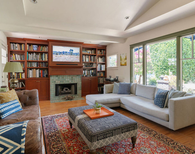 124 S Hobart Boulevard - Photo Thumbnail 6