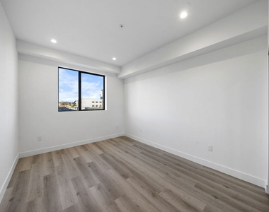 5612 Lexington Avenue - Photo Thumbnail 9