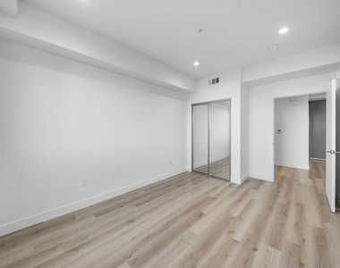 5612 Lexington Avenue - Photo Thumbnail 10