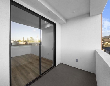 5612 Lexington Avenue - Photo Thumbnail 11