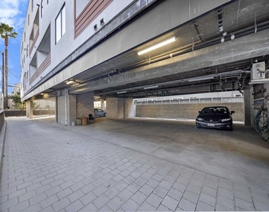 5612 Lexington Avenue - Photo Thumbnail 13