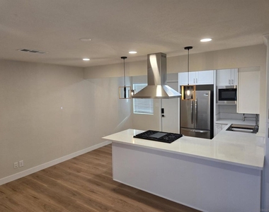 2132 E 5th St - Photo Thumbnail 23