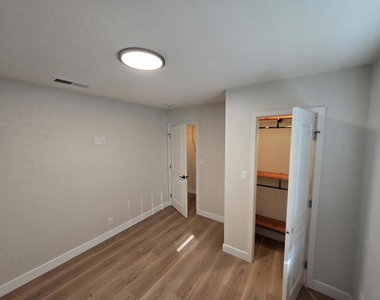 2132 E 5th St - Photo Thumbnail 6
