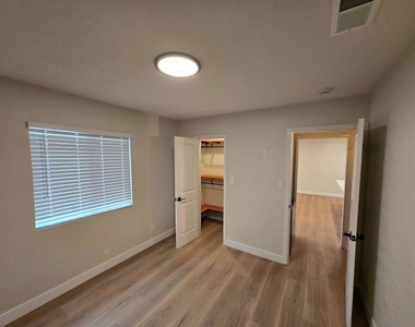 2132 E 5th St - Photo Thumbnail 8
