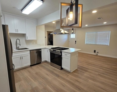 2132 E 5th St - Photo Thumbnail 27