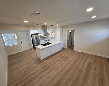 2132 E 5th St - Photo Thumbnail 25