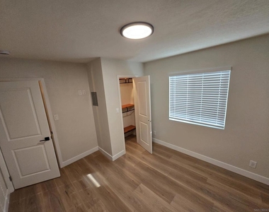 2132 E 5th St - Photo Thumbnail 5
