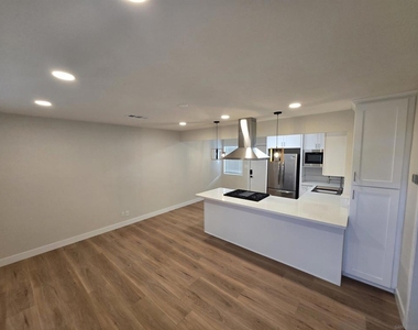 2132 E 5th St - Photo Thumbnail 24
