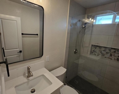 2134 E 5th St - Photo Thumbnail 12