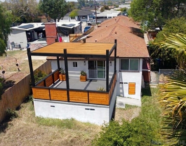 2134 E 5th St - Photo Thumbnail 3