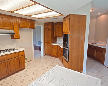 2500 Kensington Avenue - Photo Thumbnail 6