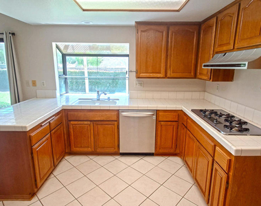 2500 Kensington Avenue - Photo Thumbnail 7