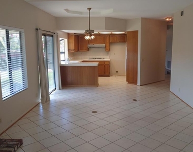 2500 Kensington Avenue - Photo Thumbnail 11