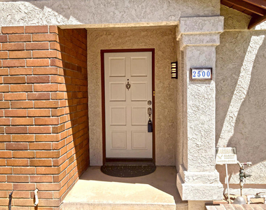 2500 Kensington Avenue - Photo Thumbnail 1