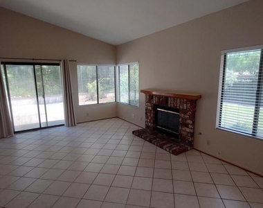 2500 Kensington Avenue - Photo Thumbnail 12