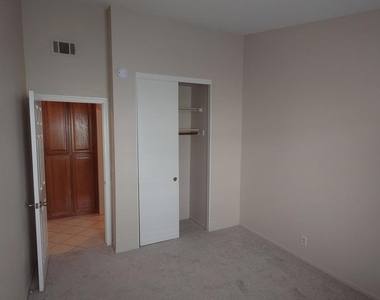 2500 Kensington Avenue - Photo Thumbnail 15