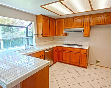 2500 Kensington Avenue - Photo Thumbnail 5
