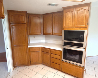 2500 Kensington Avenue - Photo Thumbnail 8