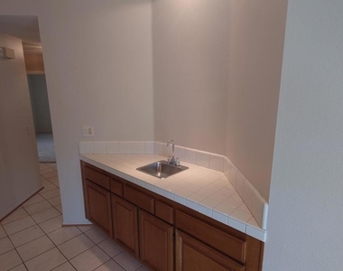 2500 Kensington Avenue - Photo Thumbnail 13