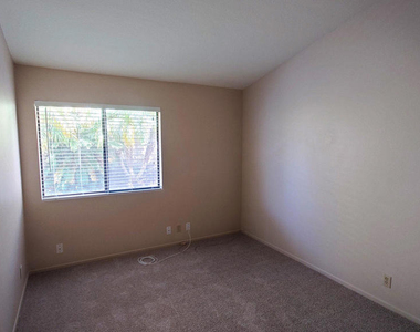 2500 Kensington Avenue - Photo Thumbnail 21
