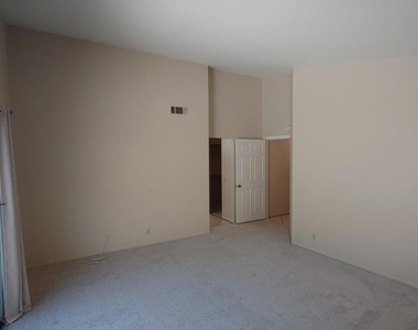 2500 Kensington Avenue - Photo Thumbnail 24