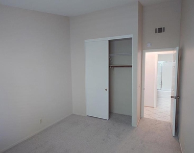 2500 Kensington Avenue - Photo Thumbnail 22