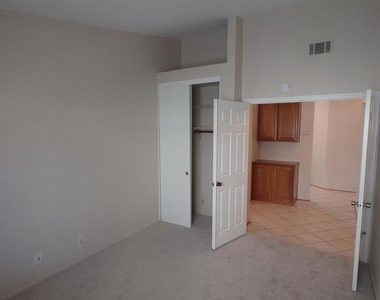 2500 Kensington Avenue - Photo Thumbnail 17