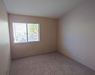 2500 Kensington Avenue - Photo Thumbnail 16