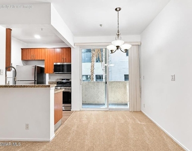 620 Gramercy Place - Photo Thumbnail 24