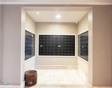 620 Gramercy Place - Photo Thumbnail 18