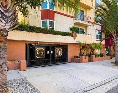 620 Gramercy Place - Photo Thumbnail 1