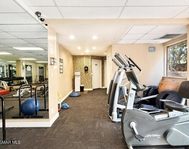 620 Gramercy Place - Photo Thumbnail 14
