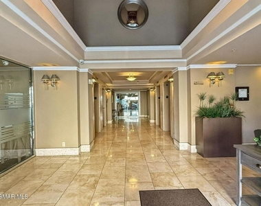 620 Gramercy Place - Photo Thumbnail 16