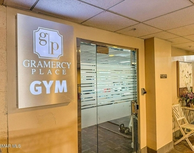 620 Gramercy Place - Photo Thumbnail 9