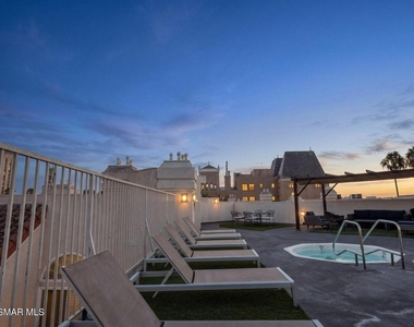 620 Gramercy Place - Photo Thumbnail 7