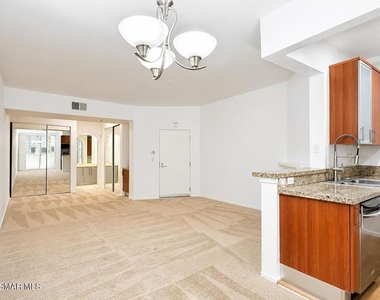 620 Gramercy Place - Photo Thumbnail 26