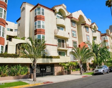 620 Gramercy Place - Photo Thumbnail 3