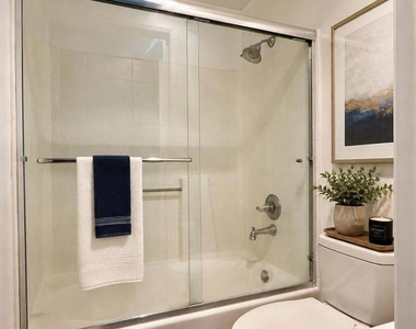 620 Gramercy Place - Photo Thumbnail 34