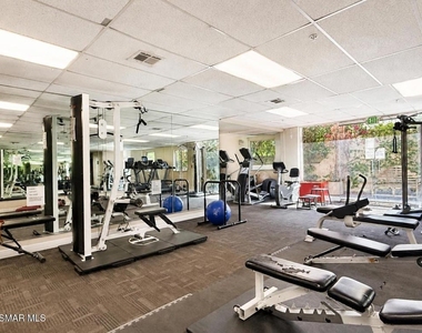 620 Gramercy Place - Photo Thumbnail 12