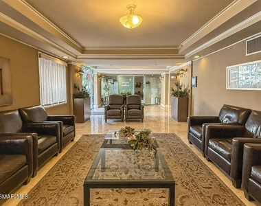 620 Gramercy Place - Photo Thumbnail 17