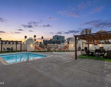 620 Gramercy Place - Photo Thumbnail 5