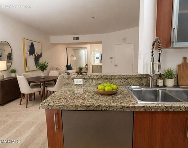 620 Gramercy Place - Photo Thumbnail 28