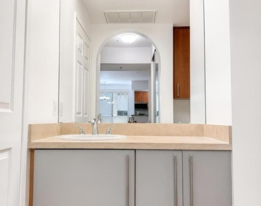 620 Gramercy Place - Photo Thumbnail 37