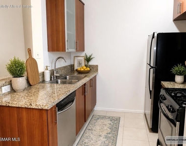 620 Gramercy Place - Photo Thumbnail 30